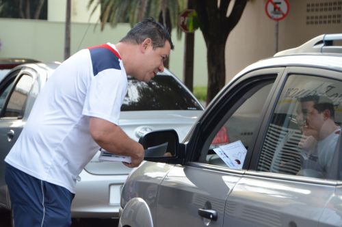 Mobilizações na frente das escolas particulares de Londrina e Norte do Paraná